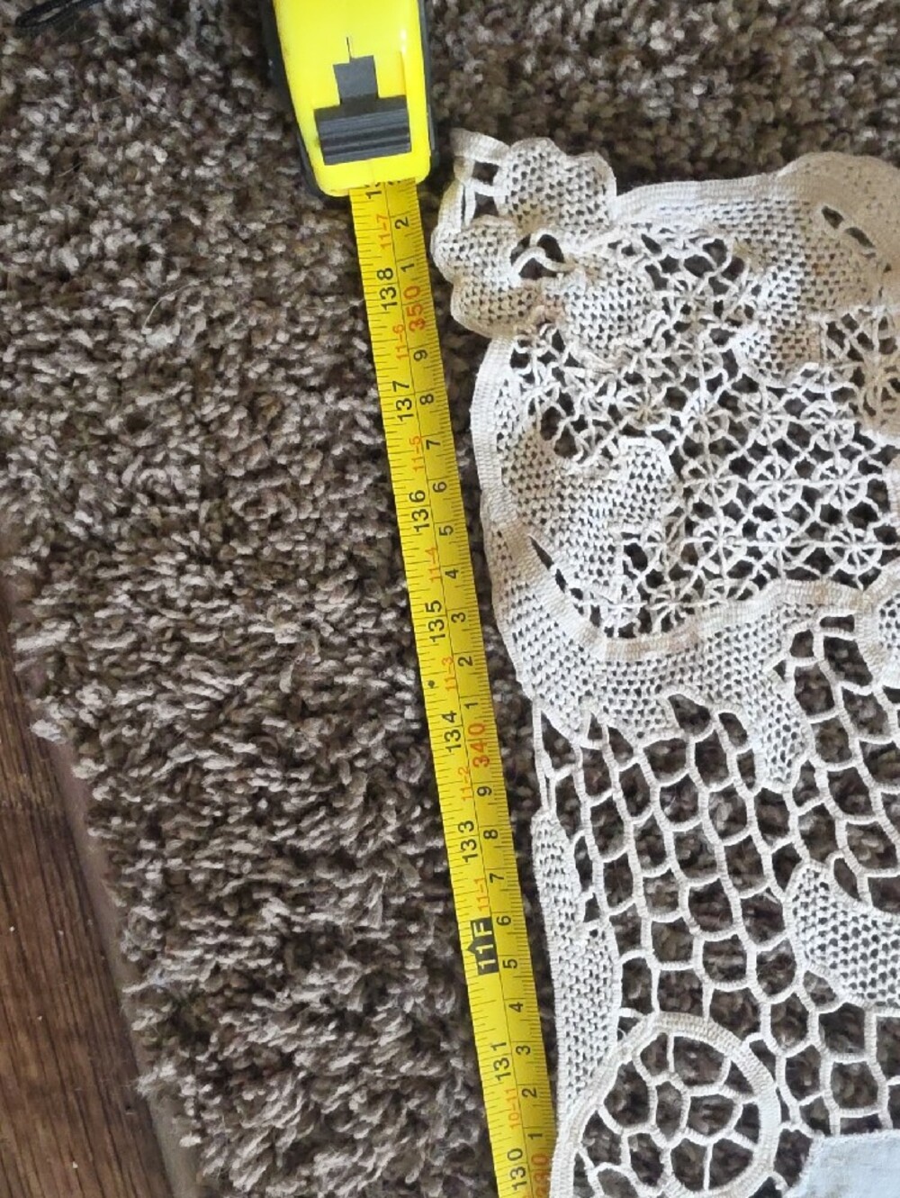 Handmade Cut And Lace Cream Banquet Tablecloth with Lace Insets - 138 x 65 - Picture 2 of 7